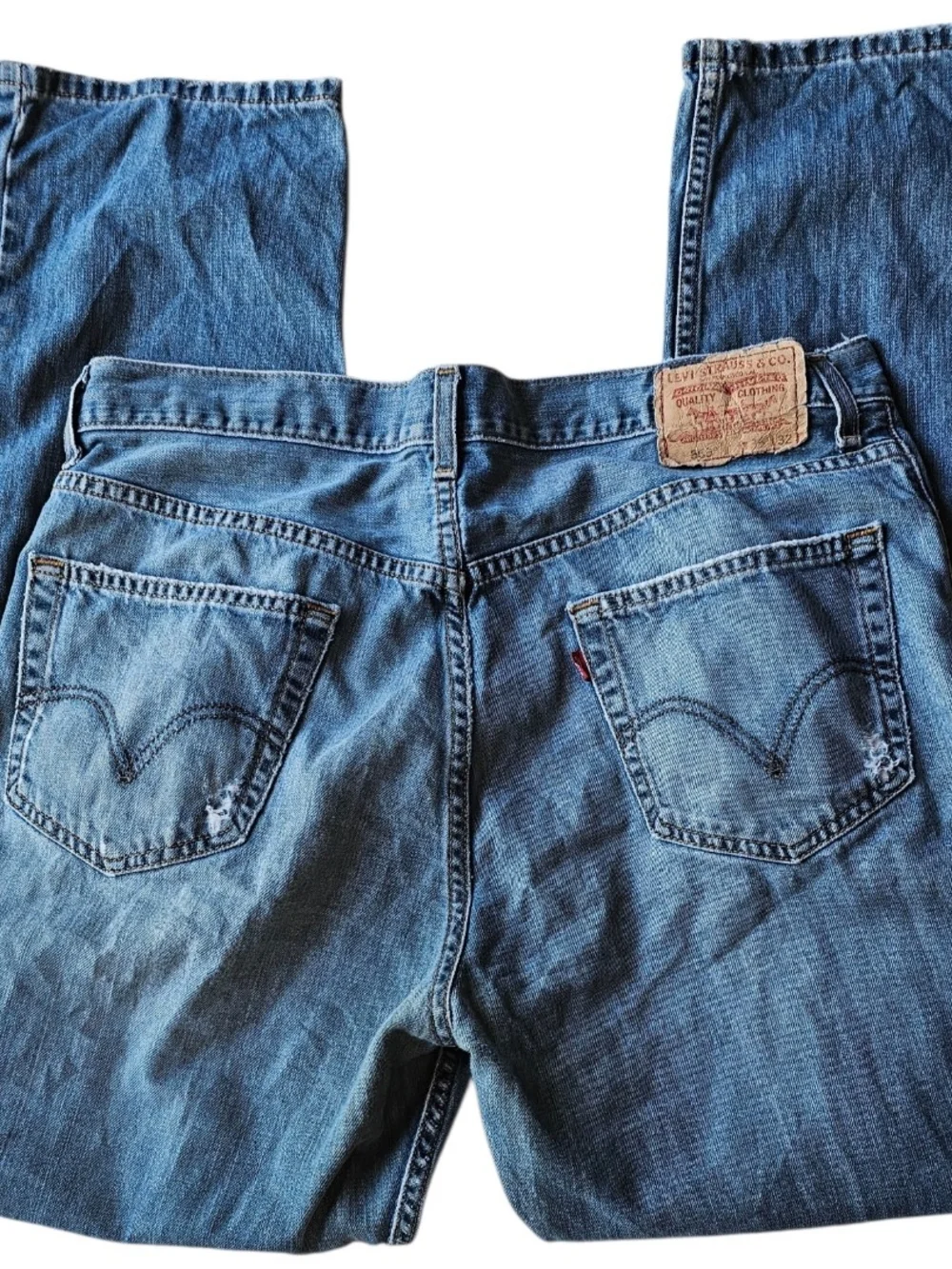 Vintage-style Levi’s 559 Relaxed Straight jeans in a perfectly worn medium wash - Picture 3 of 8
